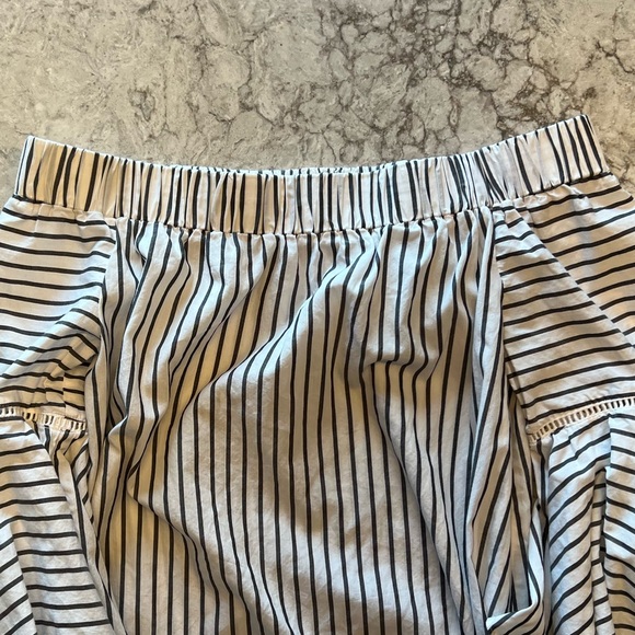 Chelsea28 Off the Shoulder High-Low Striped Top with Frilly Flowy Sleeves - XS - Picture 5 of 7